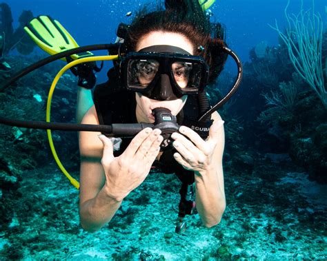 How To Breathe Underwater While Scuba Diving Koox Diving