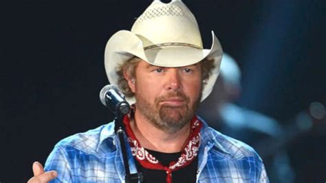 Muere el cantante de country Toby Keith a los 62 años cancer de