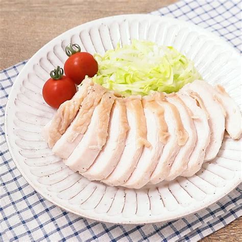 鶏むね肉しっとり お鍋に放置でできる蒸し鶏 作り方・レシピ クラシル