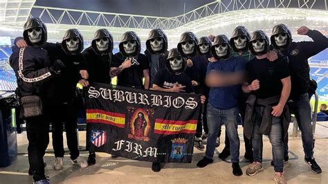 Así posaban los ultras del Atlético de Madrid en Anoeta GipuzkoaGaur