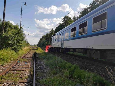 Fotogalerie Tragick St Et Vlaku S Autem V Erno Ic Ch Hradeck Den K