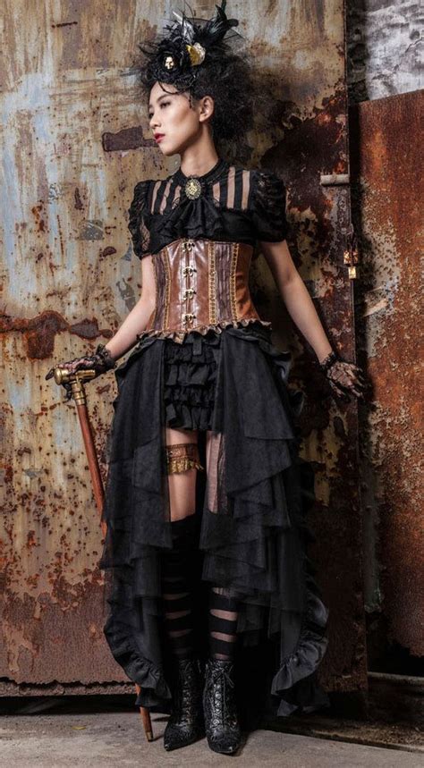 Lange schwarze Turnüre Lady Lavish Steampunk mode Steampunk kostüm