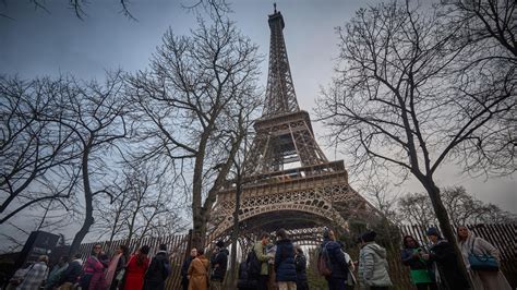 Paris La Tour Eiffel Ferm E Partir De Ce Lundi En Raison Dune Gr Ve