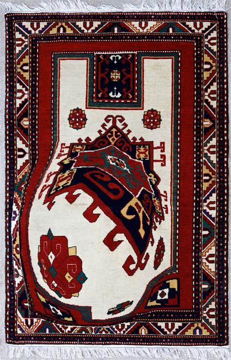 Новый взгляд на персидские ковры от художника Фаига Ахмеда