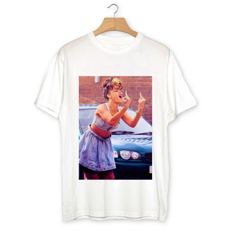 Camiseta Tradicional Rihanna Fuck You Rebelde Sincera Revoltada B