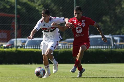 Sub Perde Mas Fecha Terceira Fase Do Paulista Na Lideran A Do Grupo