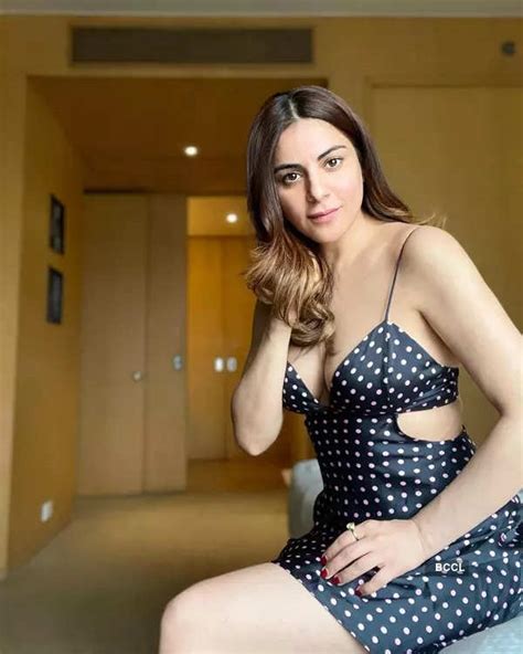 These Beachy Honeymoon Pictures Of Kundali Bhagya Actress Shraddha Arya