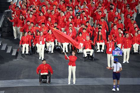 “中国红”入场！ 中国体育代表团亮相巴黎残奥会开幕式南方网