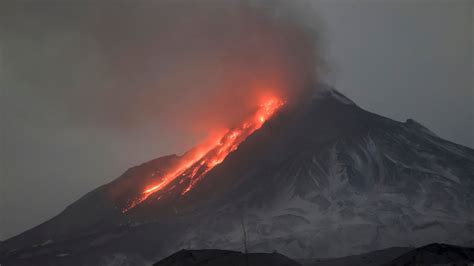 Volcano In Russia S Far East Erupts Spewing Ash 20 Kilometers Into The Air