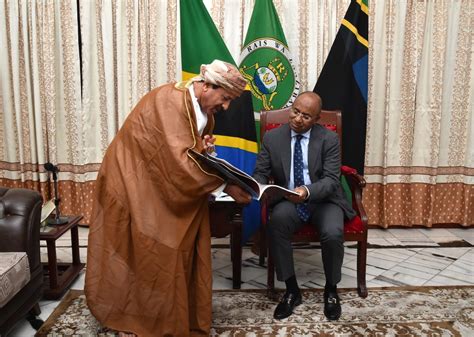 Rais Wa Zanzibar Mhe Dk Hussein Mwinyi Azungumza Na Mwenyekiti Wa