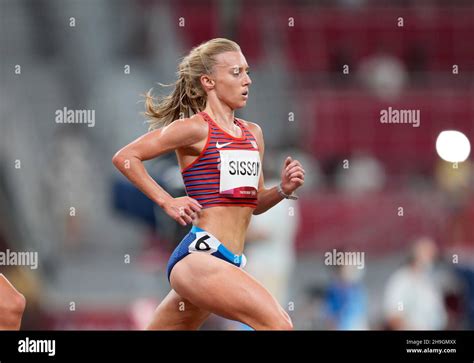 Emily Sisson competing in the 10,000 meters of the 2020 Tokyo Olympics ...