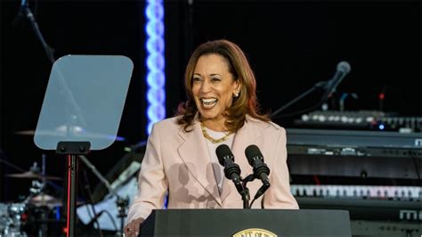 Kamala Harris I A Ales Imnul Oficial Pentru Campania Preziden Ial