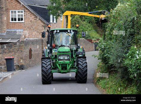 Hedge Cutter Hi Res Stock Photography And Images Alamy