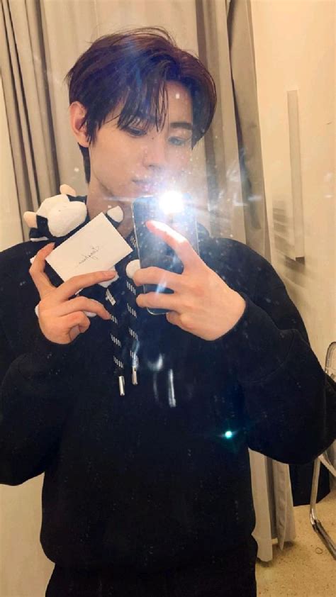 ENHYPEN Sunghoon 190821 Weverse Update Sung Hoon Mirror Selfie Kpop