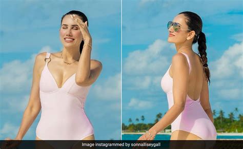 Sonnalli Seygall In A Pretty Pastel Pink Swimsuit Is What Barbie Would