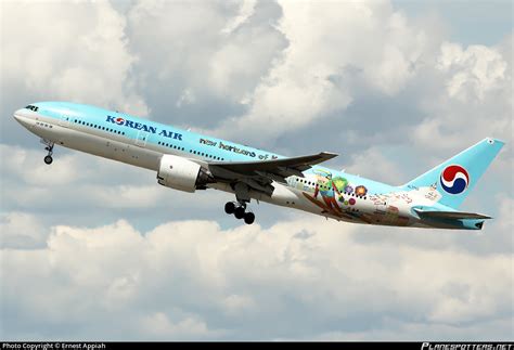 HL7752 Korean Air Lines Boeing 777 2B5ER Photo By Ernest Appiah ID