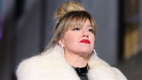 Kelly Clarkson Says These 5 Things Helped Her Lose Weight