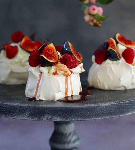 Pavlova Aux Figues Et Aux Framboises Sirop De Grenade On Dine Chez Nanou