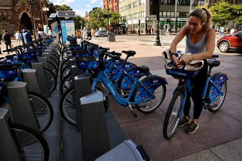 Boston Is Getting 94 Miles Of New Bike Lanes 100 New Blue Bike