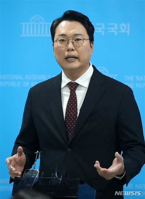 질문에 답변하는 천하람 국민의힘 당대표 후보 네이트 뉴스