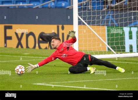 Atletico Madrid goalkeeper Benjamin Lecomte during a training session ...