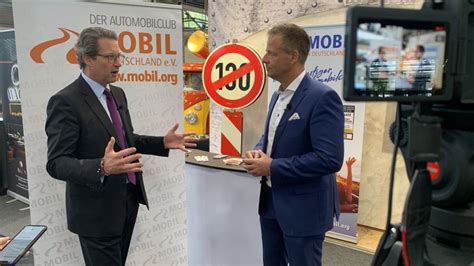 Bundesverkehrsminister Andreas Scheuer Im Interview Auf Der Iaa