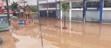 Temporal alaga ruas e provoca duas mortes na Grande São Paulo 09 10