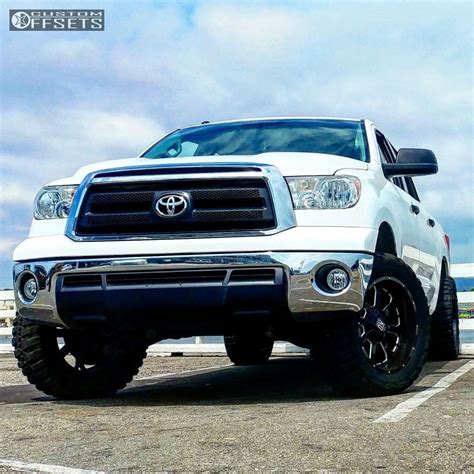 2011 Toyota Tundra With 20x10 24 XD Buck And 33 12 5R20 Federal