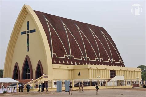 Religion Apr S Ans De Travaux La Cath Drale De Ndjamena Rouvre