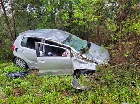 Carro Sai De Pista E Capota Na SC 114 Condutor Sofreu Ferimentos