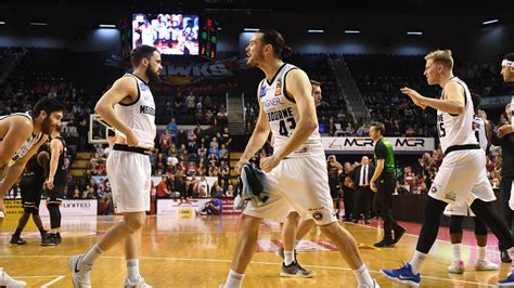 NBL: Melbourne United defeat Illawarra Hawks in all-time NBL classic