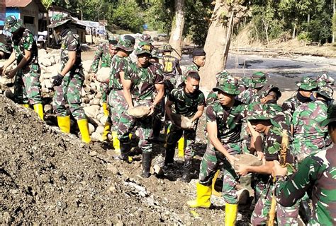 Pasca Bencana Alam Di Luwu Satgas Penanggulangan Bencana Alam Prajurit