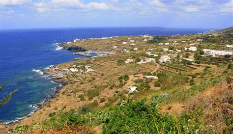 Pantelleria Cosa Vedere Spiagge E Attrazioni Da Non Perdere Viaggiamo