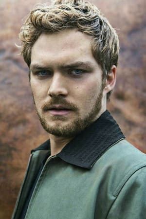 Finn Jones Biograf A Mejores Pel Culas Series Im Genes Y Noticias