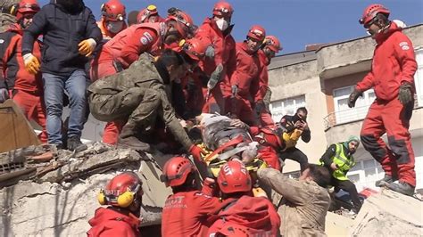 Hatay da enkaz altındaki 15 yaşındaki çocuk 81 saat sonra kurtarıldı