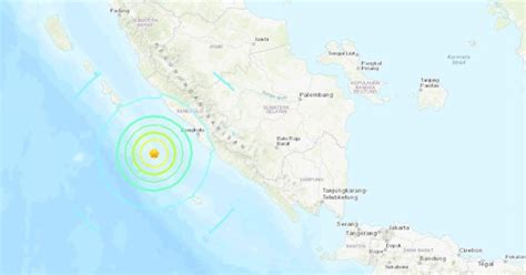 Twin Quakes Strike Off Indonesia Updated New Straits Times