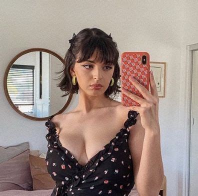 Short Brunette Hair Short Hair Syles Short Hair With Bangs Girl Short Hair Brunette Hair