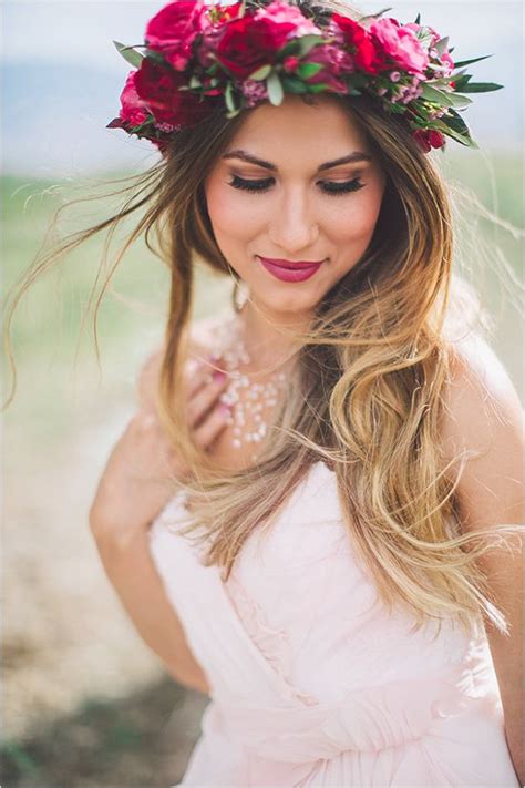 46 Romantic Wedding Hairstyles With Flower Crown