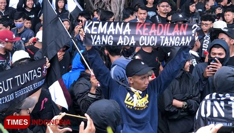 Aremania Tuntut Kejaksaan Kembalikan Berkas Kasus Tragedi Kanjuruhan