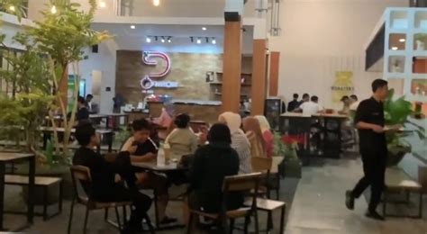 Plazgozz Cafe Kafe Nyaman Di Makassar Untuk Kerja Tugas Kantor Atau