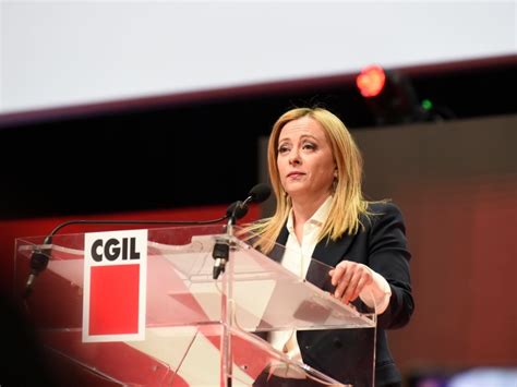 Giorgia Meloni Al Congresso Cgil Non Arretra Su Salario Minimo E