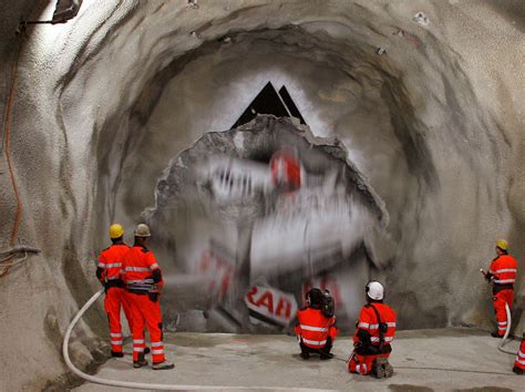 Der längste Tunnel der Welt Durchstich am Gotthard Basistunnel n tv de