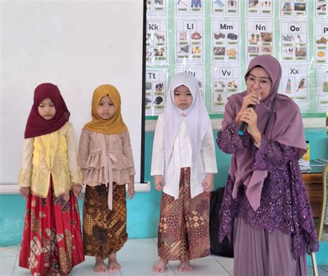 Kebaya Dan Batik Warnai Peringatan Hari Kartini Di Tk Islam Athirah