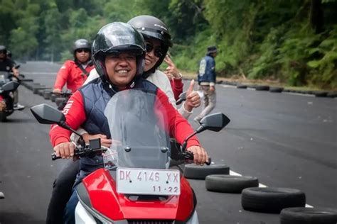 Dukung Bangli Jadi Pelopor Penerapan Kblbb Pln Bawa Motor Listrik Di