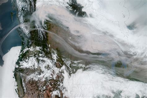 Canadian Wildfires Blanket Americas Northern Tier In Choking Smoke