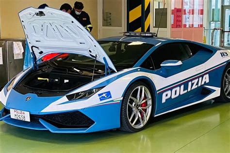 Pol Cia Da It Lia Utiliza Lamborghini Hurac N Para Transportar Rg Os