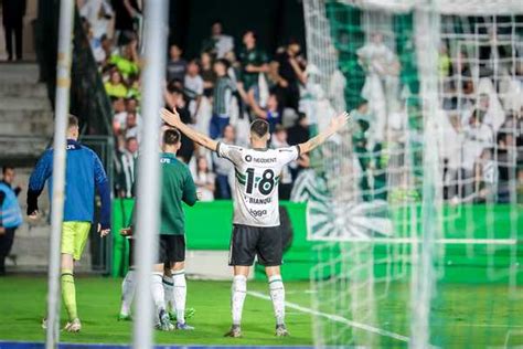 Atua Es Do Coritiba Matheus Bianqui Se Destaca Gol E Evita