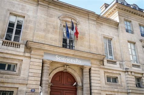 Le Directeur De Sciences Po Paris Rel Ch Apr S Avoir T Plac En