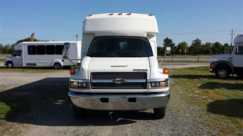 2005 Goshen Coach Chevrolet 32 Passenger Shuttle Bus