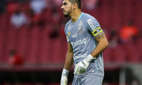 Santos fica perto de assinar contrato substituto de João Paulo